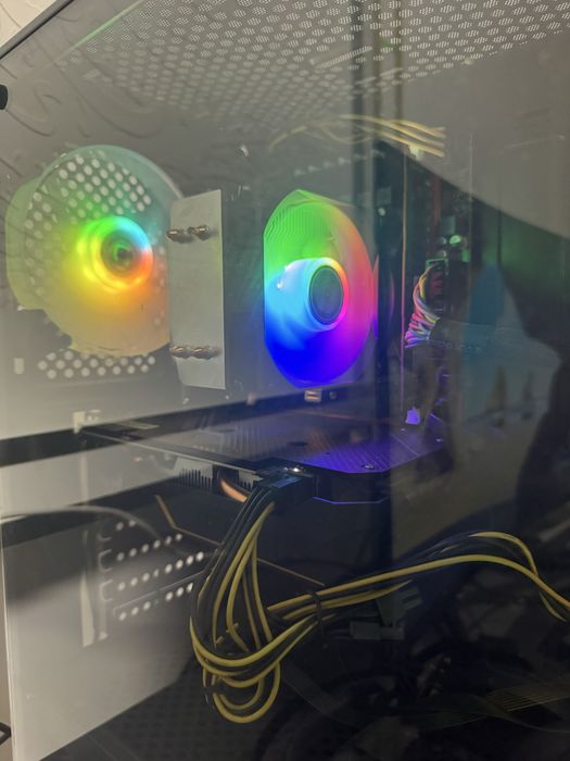 Kompyuter PC sotiladi