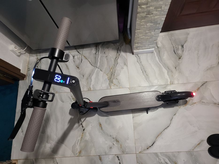 Trotineta electrica noua adusa din Olanda cauciucuri pline încărcător