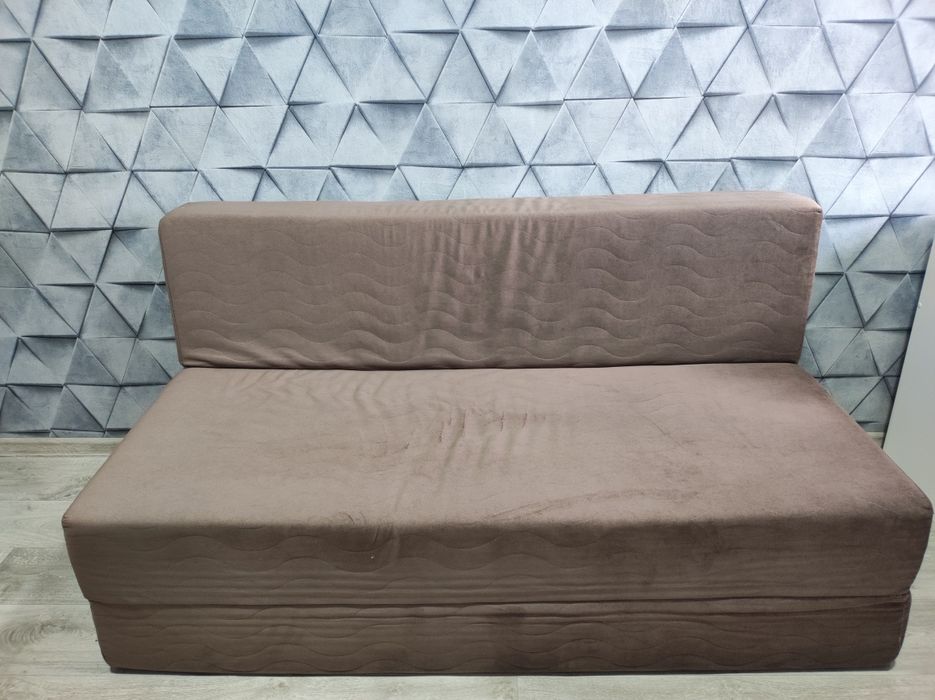 Бескаркасный диван