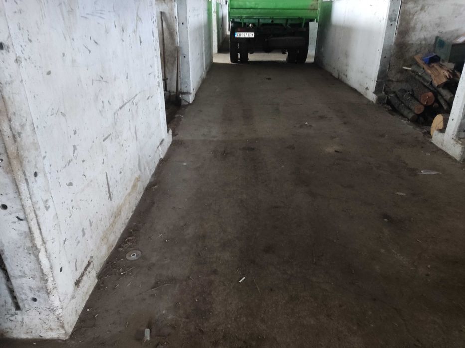 Под наем производствена сграда  1000 кв. м. и УПИ с площ 5000 кв. м.,