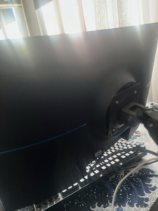 Продам монитор срочно