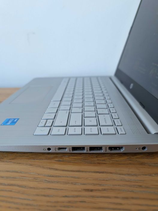 Laptop HP 14s Argintiu | i3 Gen 11 | 8GB RAM | SSD | Win 11 Pro + Office Activat | Baterie 100% | Ideal pentru Școală și Studenți | + Mouse Cadou