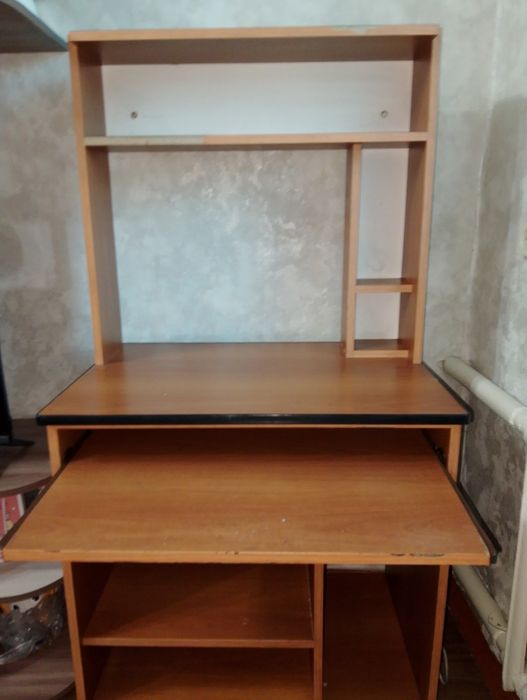 Продам компьютерный стол