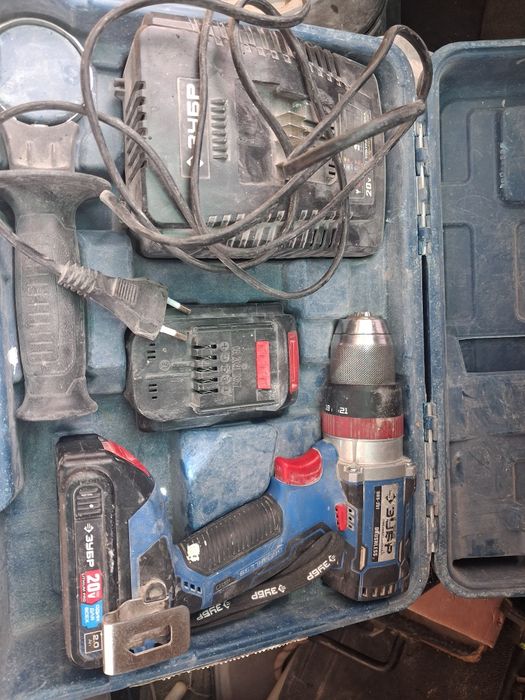 Шуруповерт зубр профессиональный