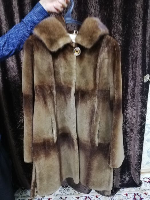 Продам полушубок очень тёплую бобёр и капюшон с норкой орех цвета 48-5