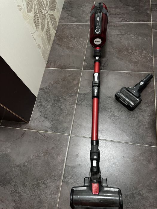 Пылесос вертикальный Tefal