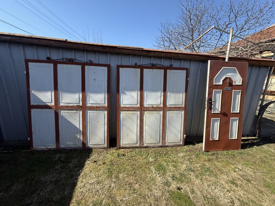 Входна врата и порта