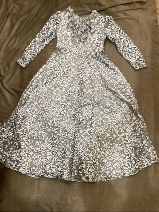 Нарядное платье из гипюра,
