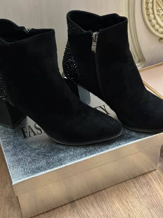 Женская обувь. Сапоги