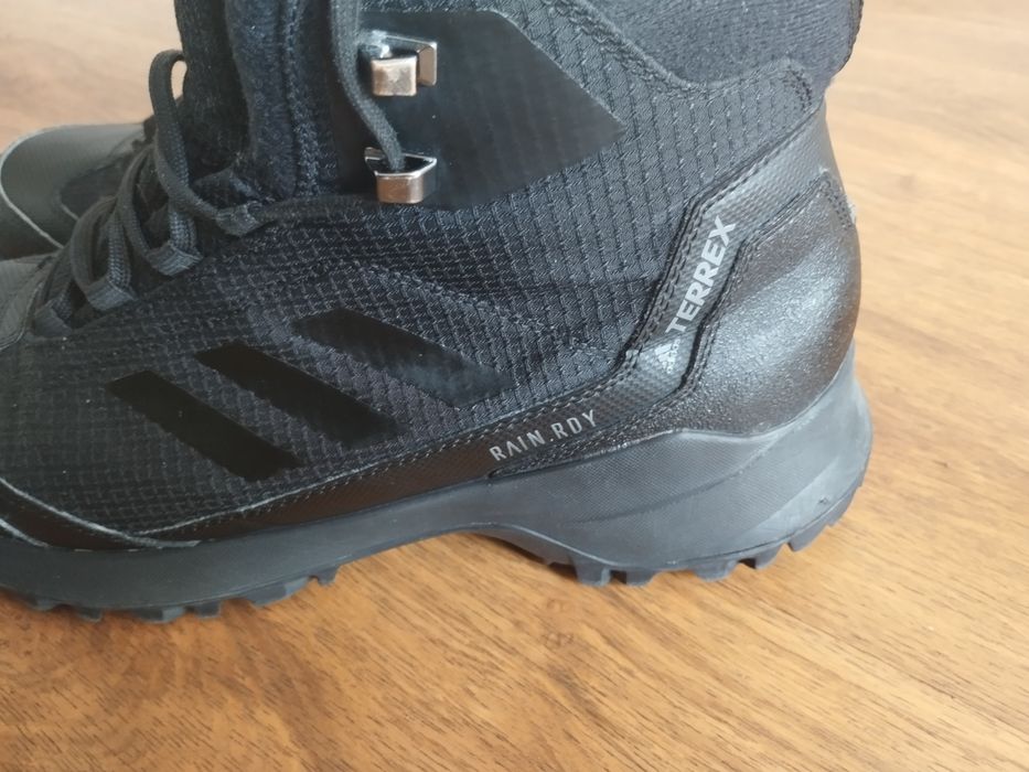 Продавам туристически обувки Adidas Terrex Rain Rdy
