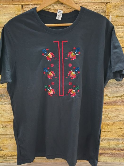 Мъжка тениска с бродерия