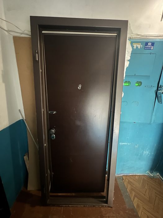 Продам входную дверь