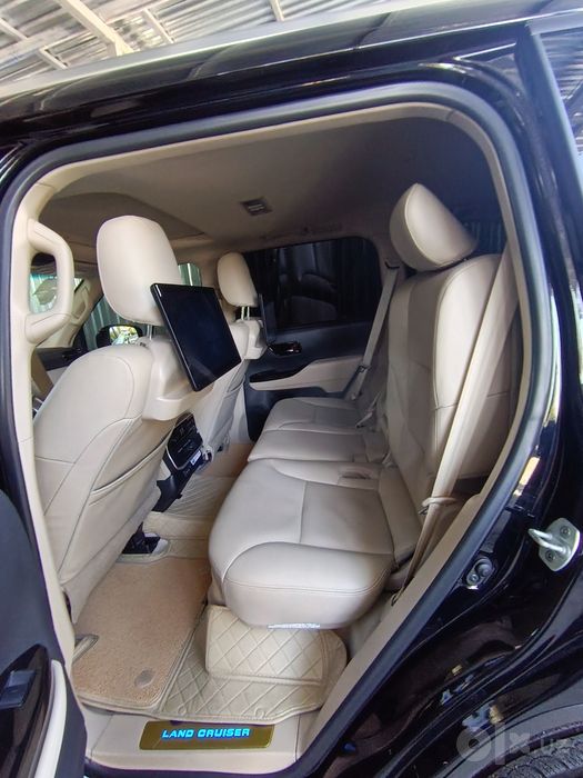 Tayotta Land Cruiser 300