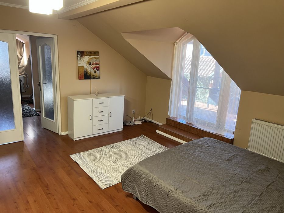 Inchiriez apartament 3 camere in vila