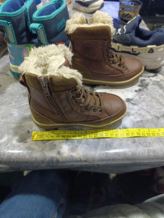 Детская обувь в хорошем состоянии привезённая из Кореи