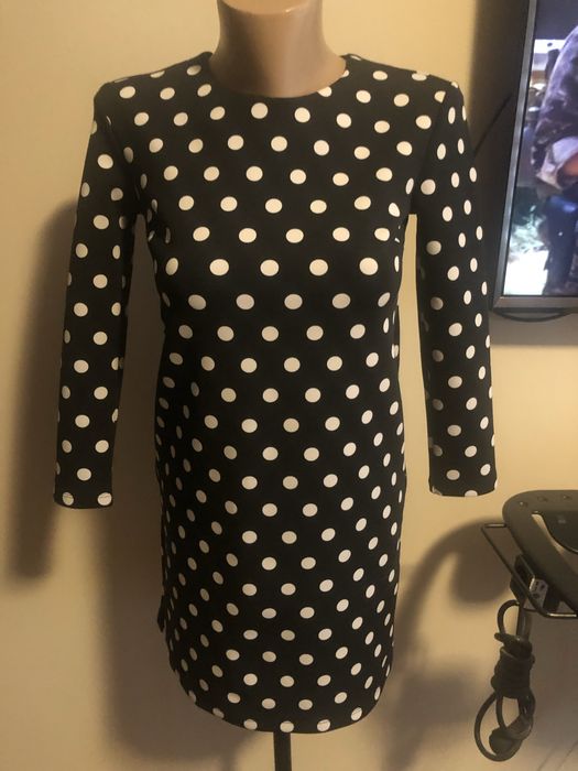 Неопренова рокля mohito хс размер 10€