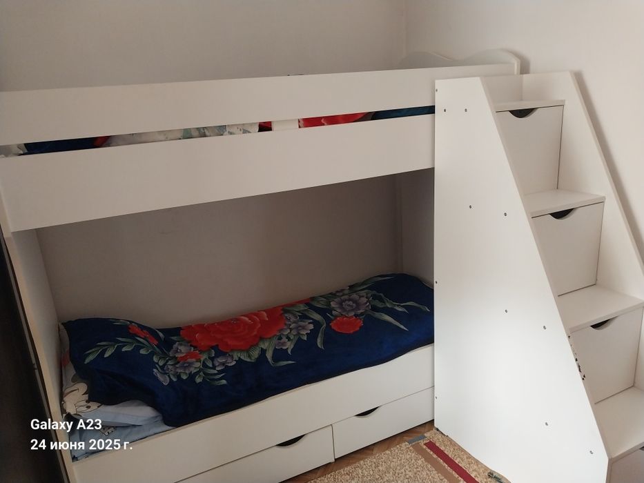 Продам двухярусную кровать