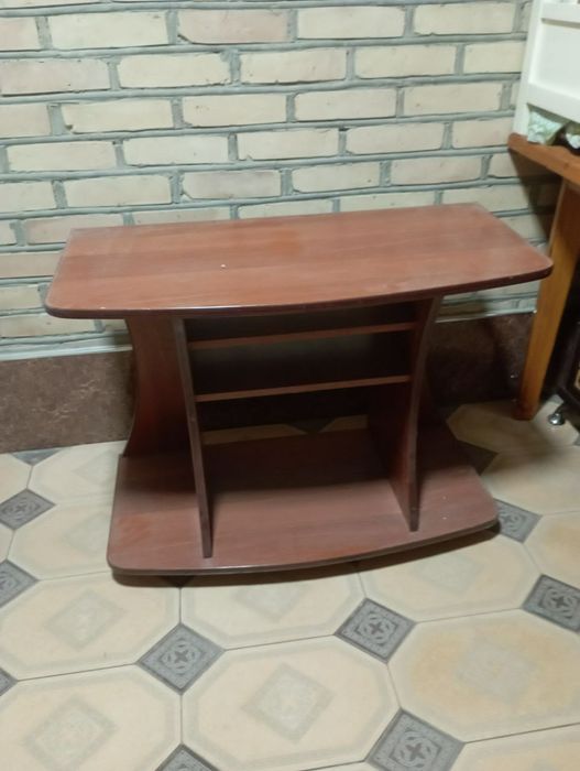 Продаётся подставка для телевизора прочная