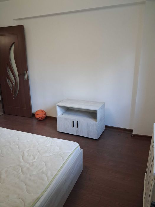 Închiriez ap.2 camere zona Decebal