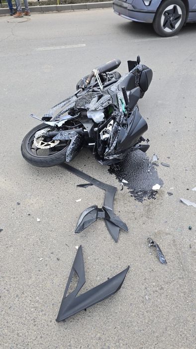 Kawasaki ninja 300 AVARIAT