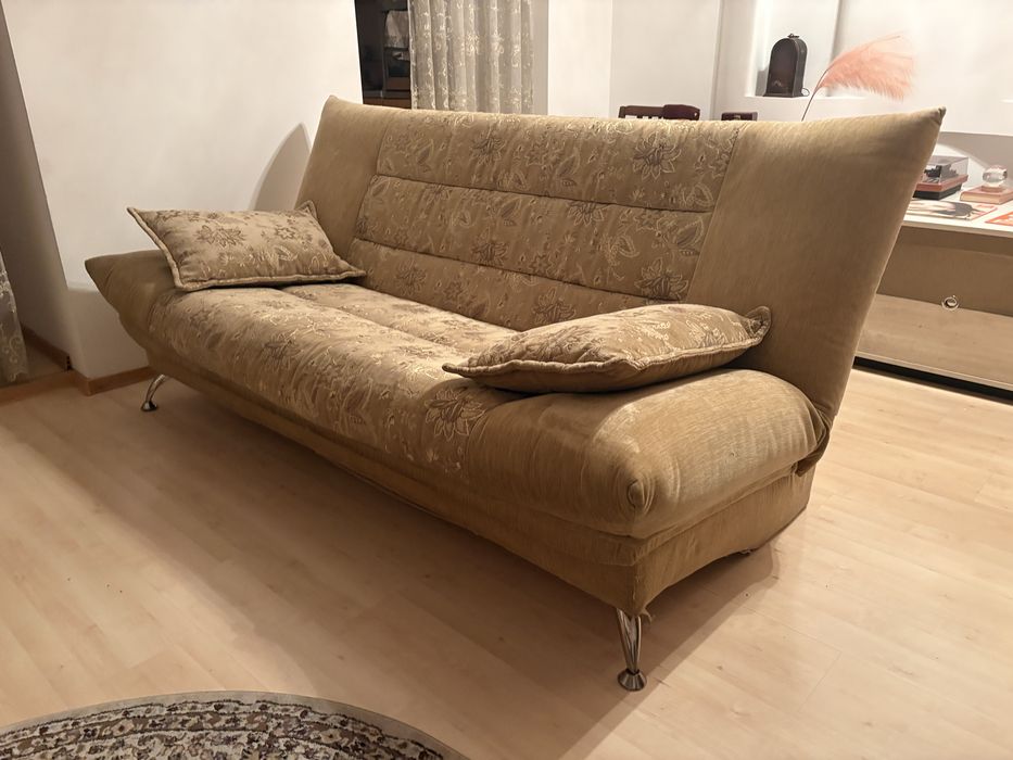 Диван + кресло ( с полушками и чехлами)