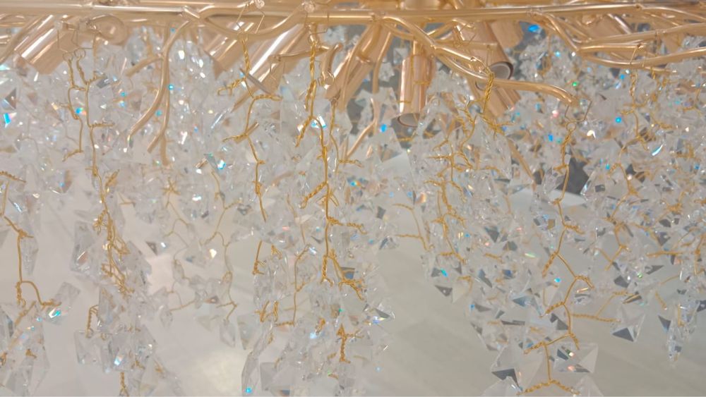 Продам новую люстру