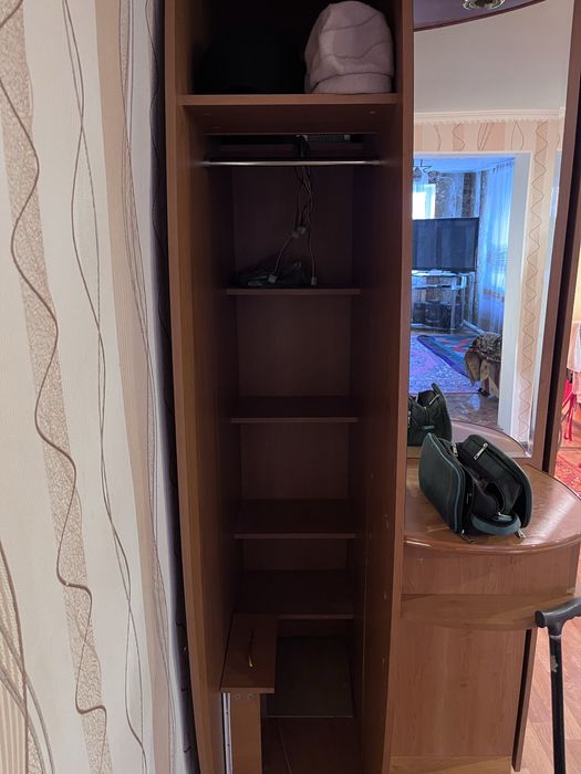 Продам прихожую.