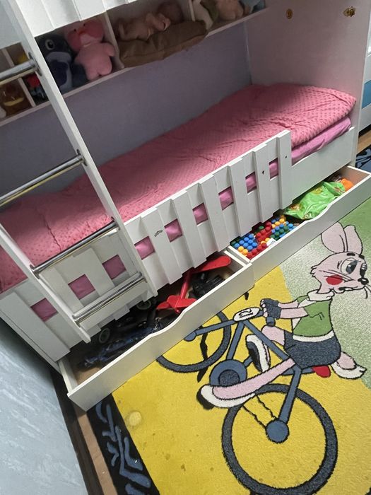 Двухъярусная кровать