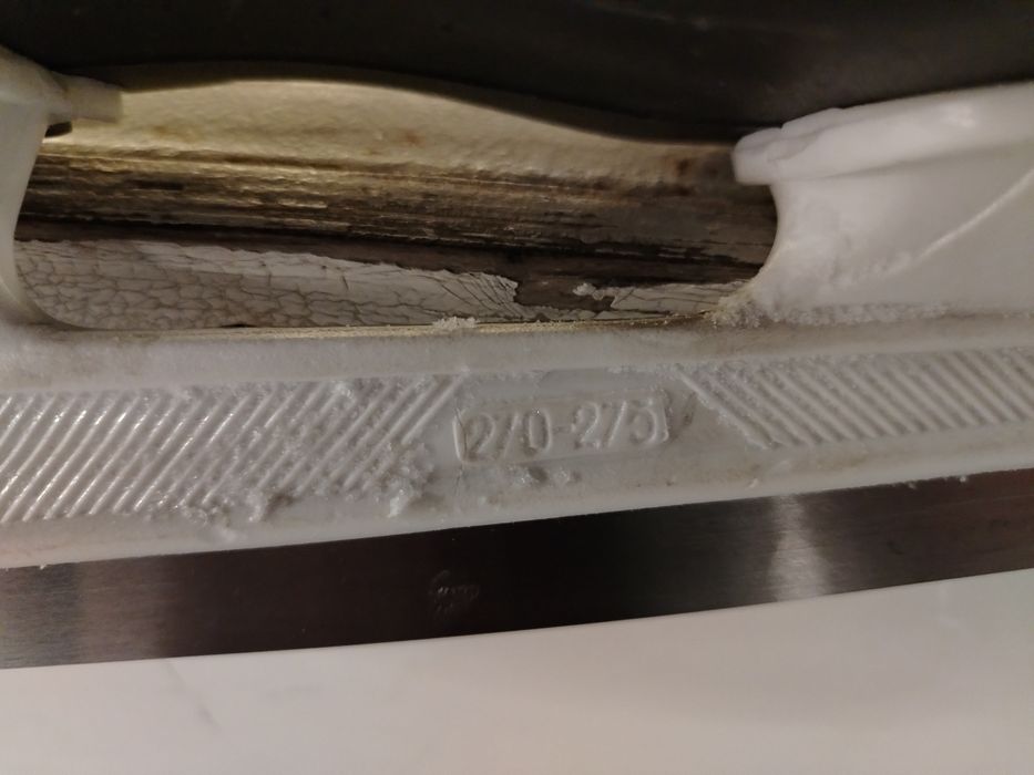 Продам коньки динамо