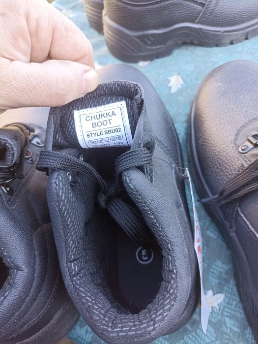 Работни обувки с метално бомбе