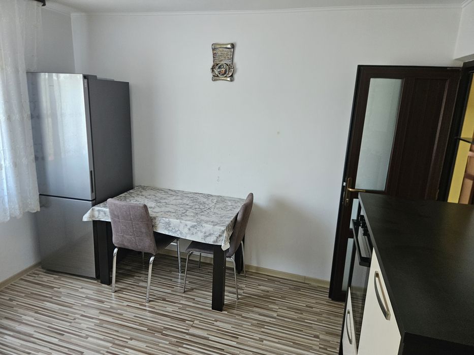 Inchiriez apartament
