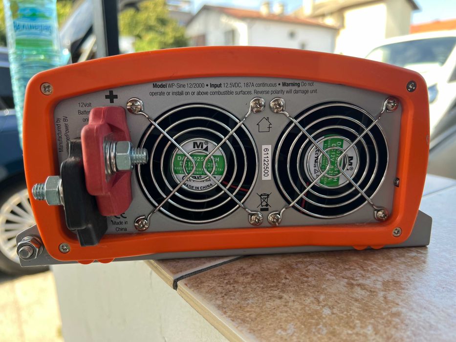 Продавам ИНВЕРТОР с кабели и акумулатор за кола/бус/каравана/кемпер!!