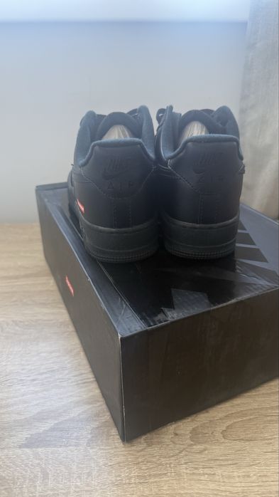 Nike airforce 1 supreme black 40