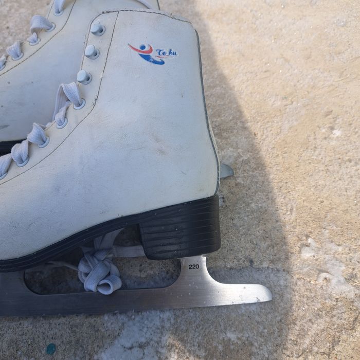 Коньки женские фигурные