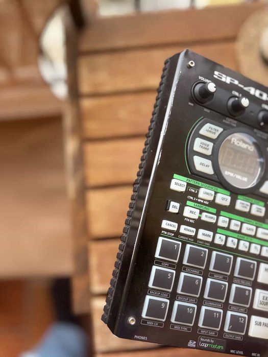 Roland SP-404A Linear Wave Sampler