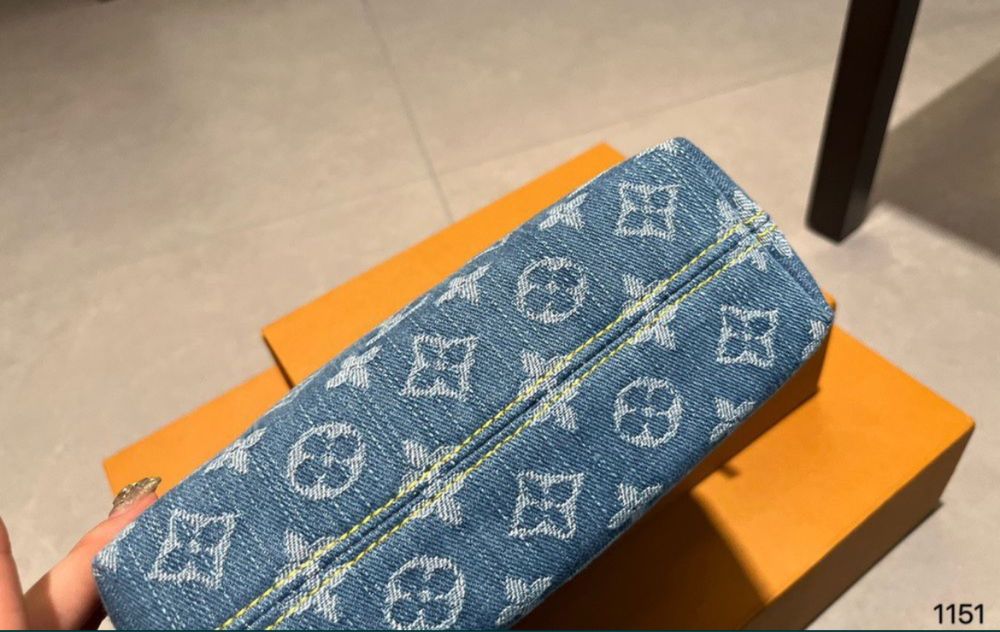Geanta Louis Vuitton denim si piele naturala pe stoc si pe comanda