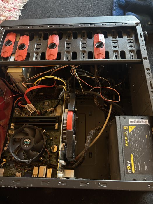 Vand PC cu carcasa de ROG negociabil