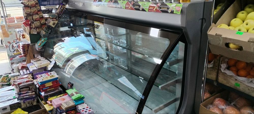 Vitrina xaladelnik sotiladi