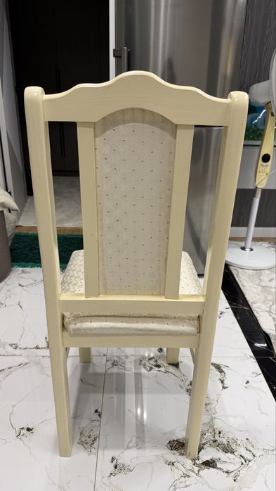 Продам стулья дубовые