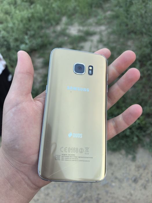 Продаю самсунг с7+