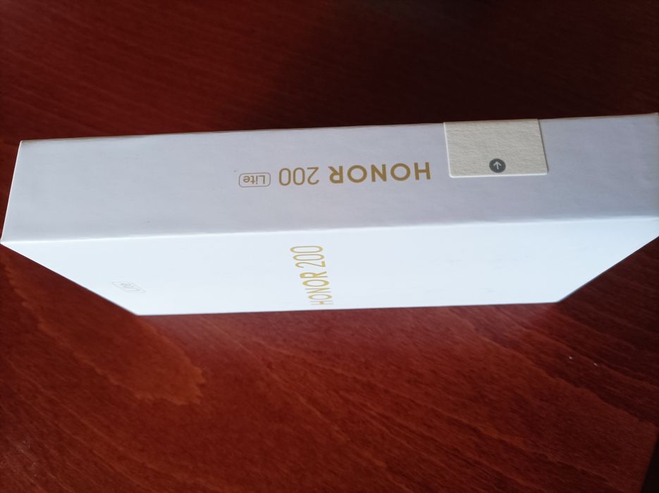 Продавам Honor 200 Lite