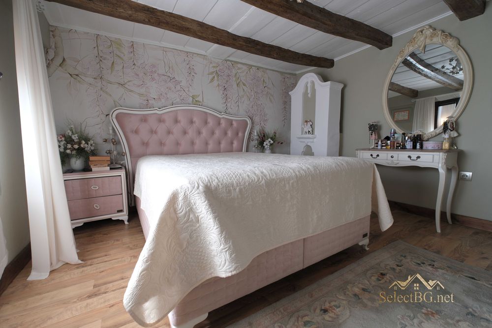 Реновирана къща в близко село до Велико Търново