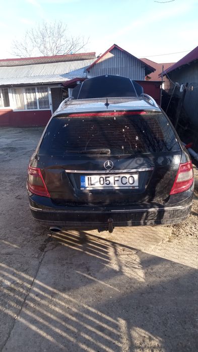 Dezmembrez Mercedes C 220