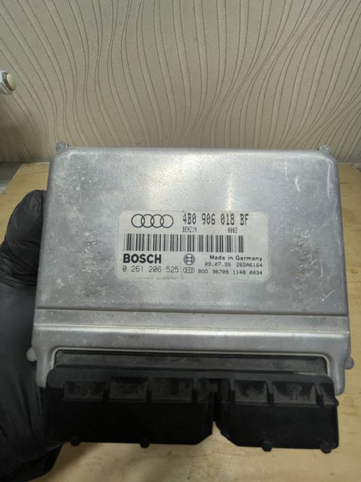 Блок управления двигателем (ЭБУ / Мозги) Audi  / Bosch