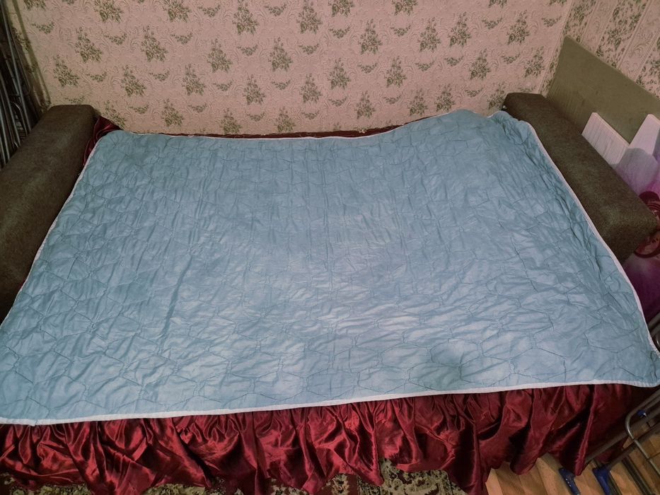 Продам недорого одеяла, постель, покрывало, тапочки
