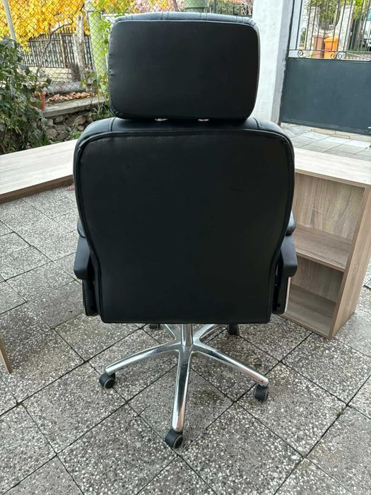 Ергономичен офис стол с люлеещ механизъм