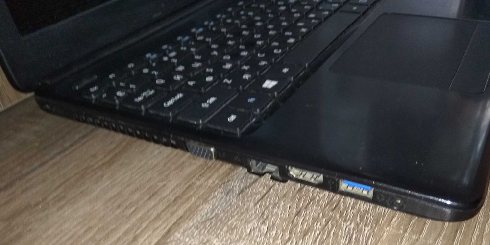 ноутбук Acer Aspire E1-570 + сумка и мышка