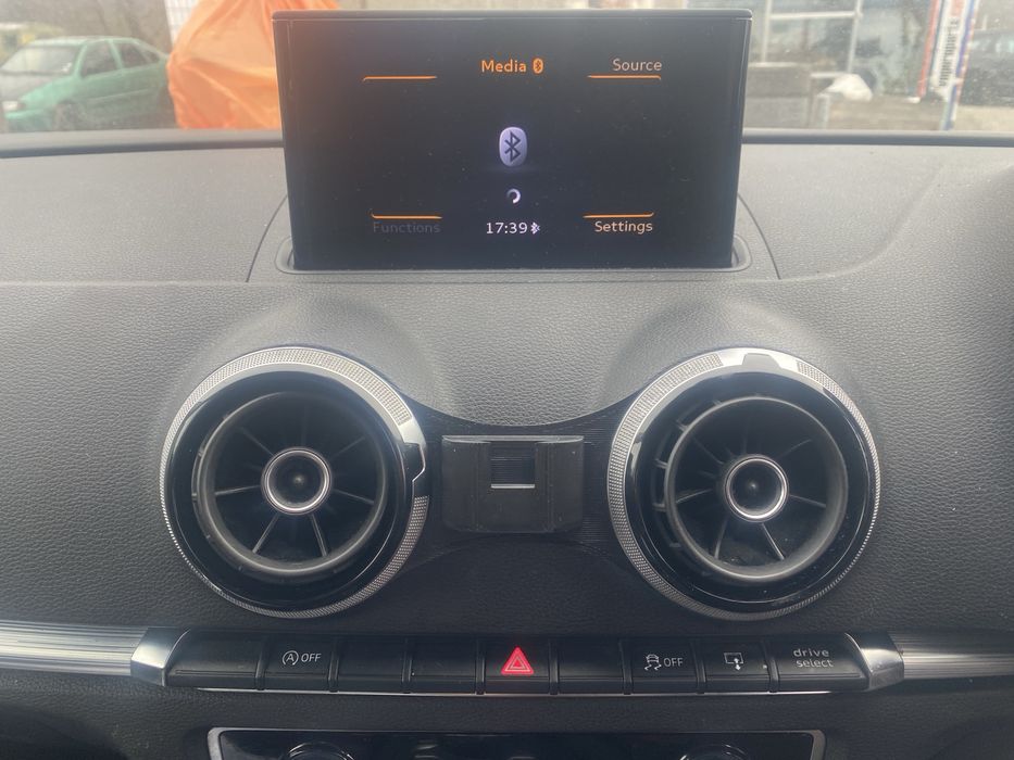 Стойка за телефон ауди а3 8в audi a3 8v