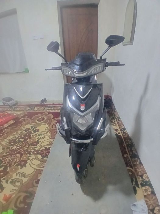 Elektro dugali Skutr sotiladi