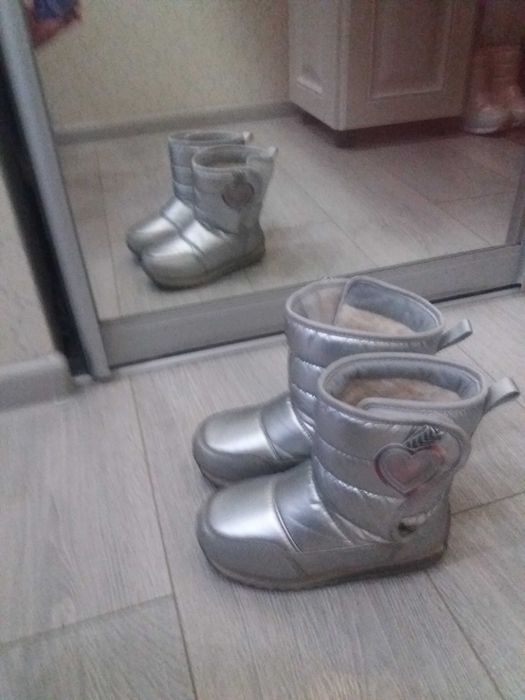 Продам дутики на девочку